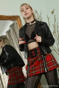 Only-Opaques Patricia A in plaid miniskirt with patterned tights - OAS Cash